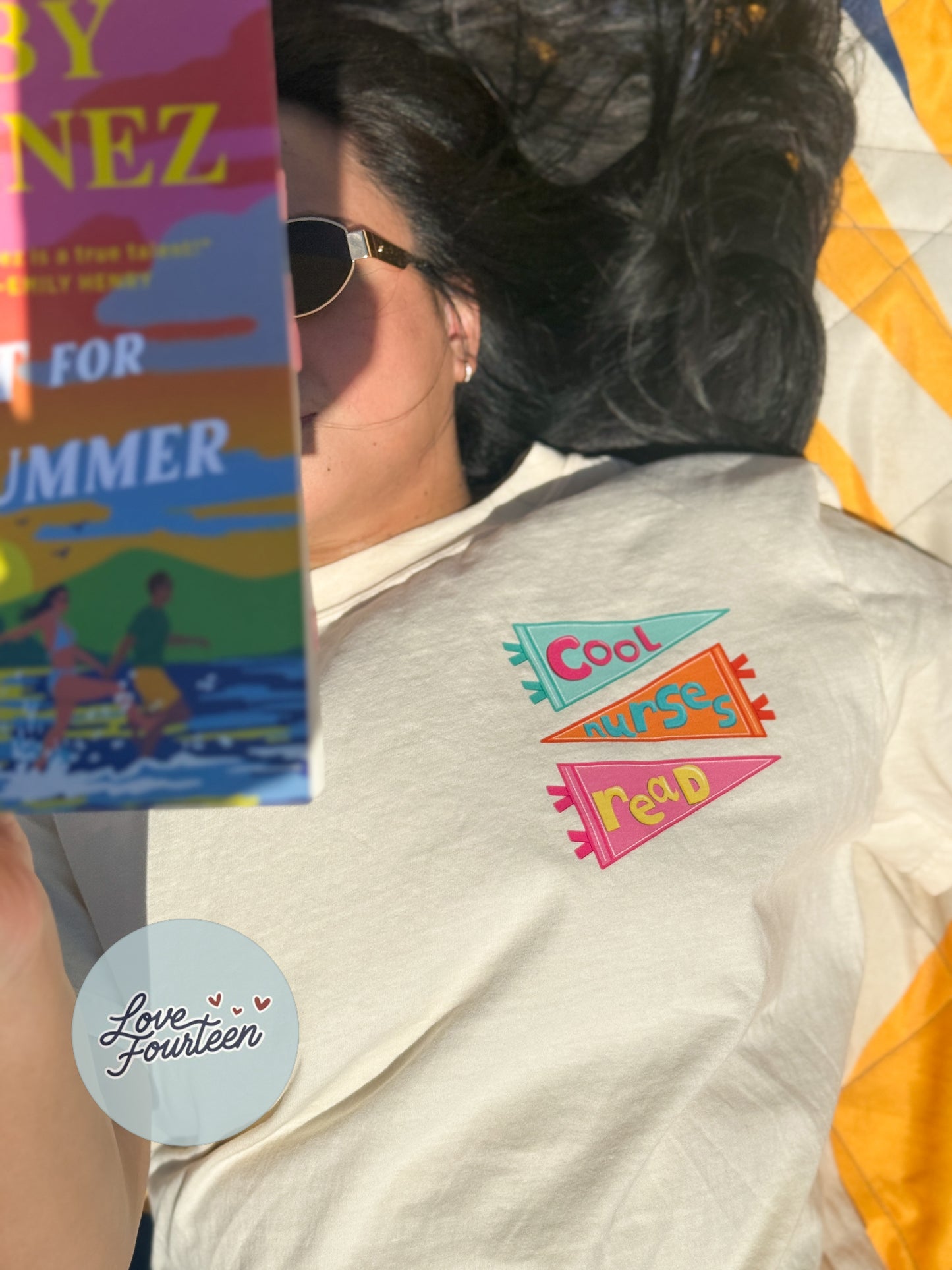 Cool Nurses Read (T-Shirt & Crewneck)