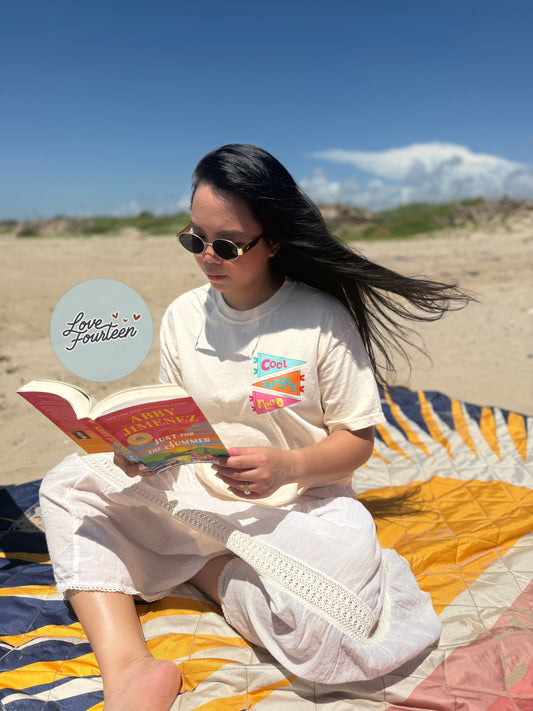 Cool Nurses Read (T-Shirt & Crewneck)