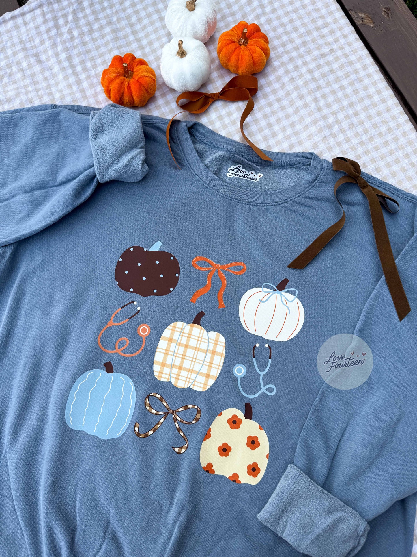 Pumpkin and Bows (T-Shirt & Crewneck)